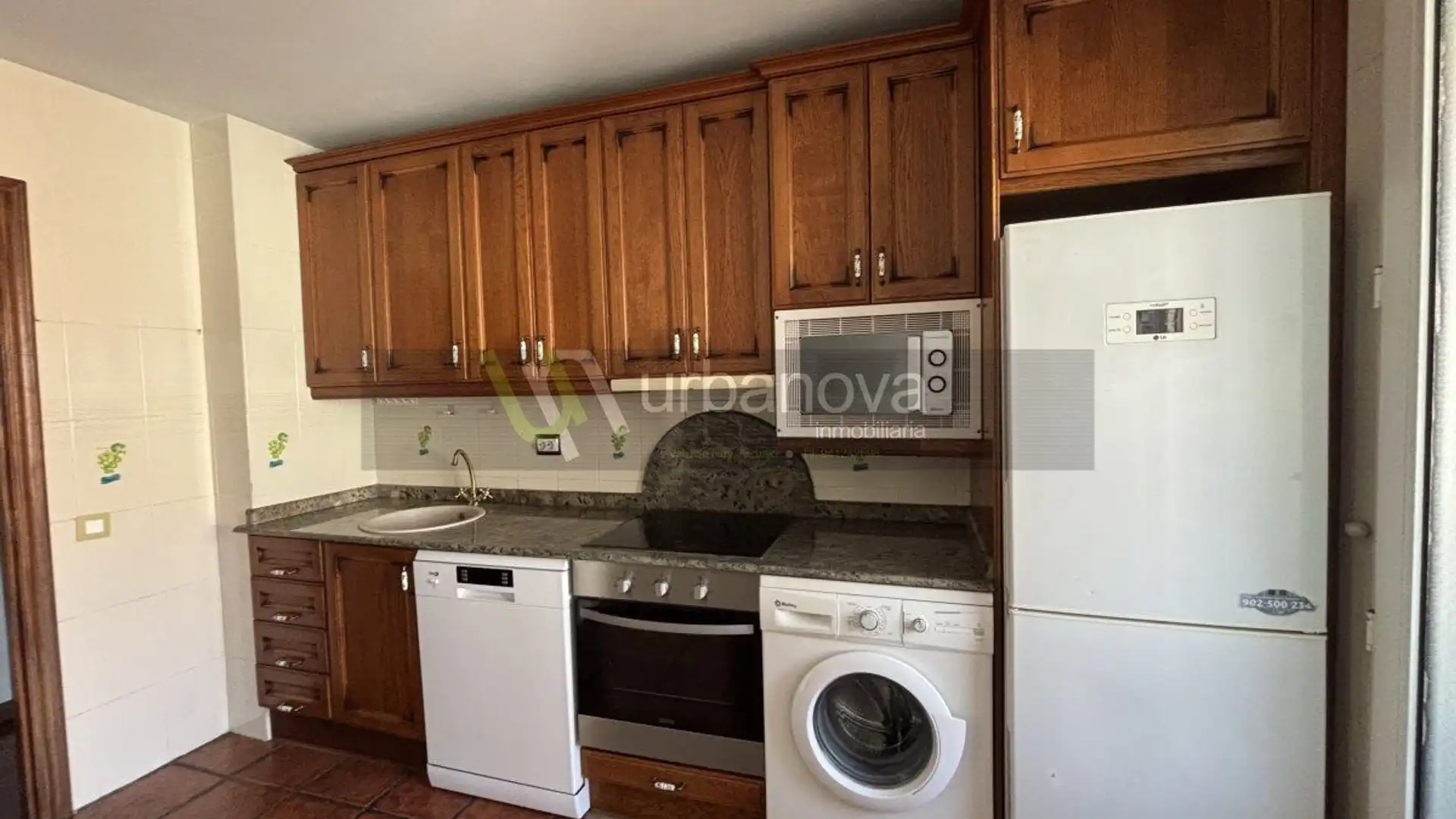 Cocina de Piso de alquiler en Alberite con Aire acondicionado, Calefacción y Parquet