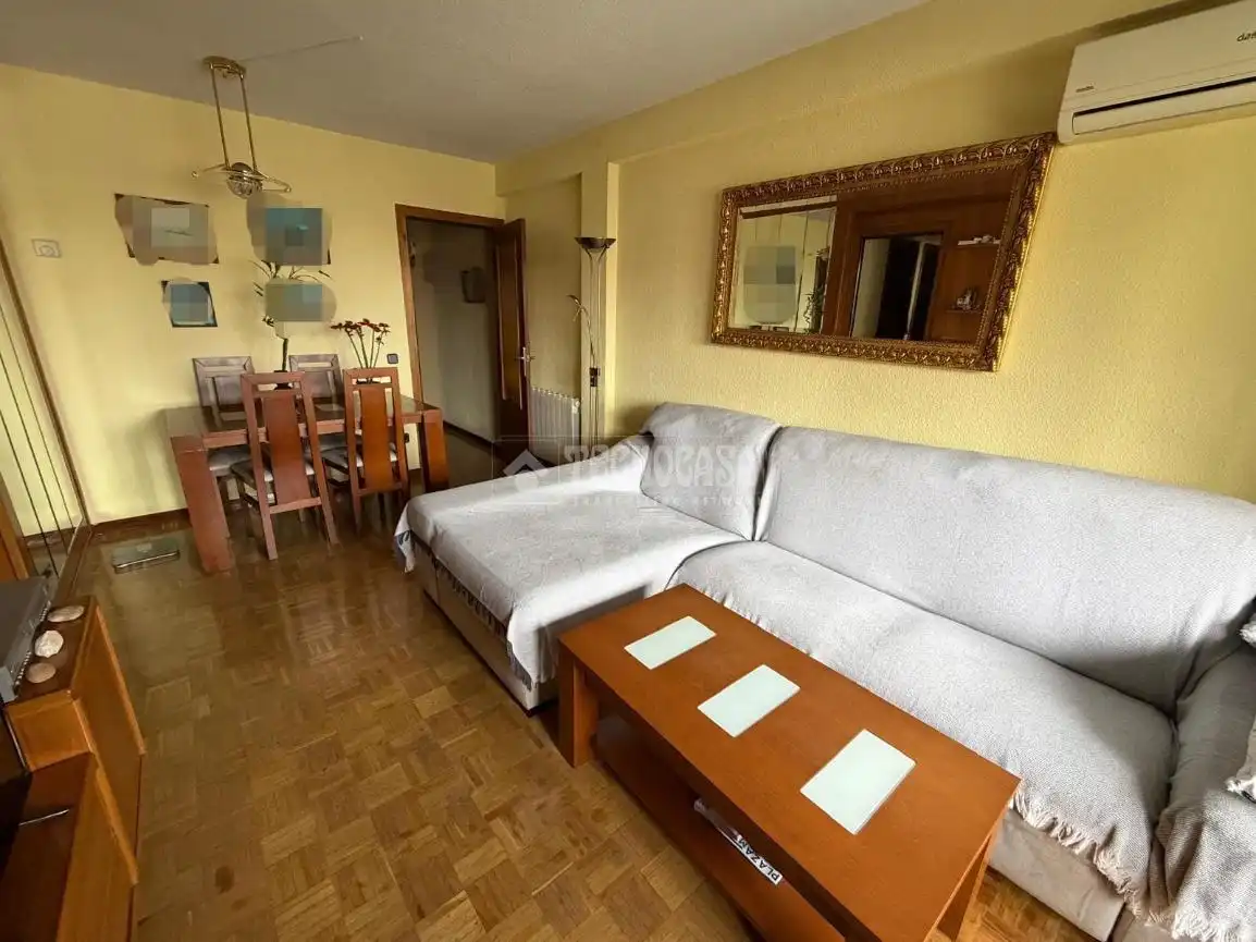 Sala de estar de Piso en venta en Torrejón de Ardoz con Terraza y Piscina comunitaria