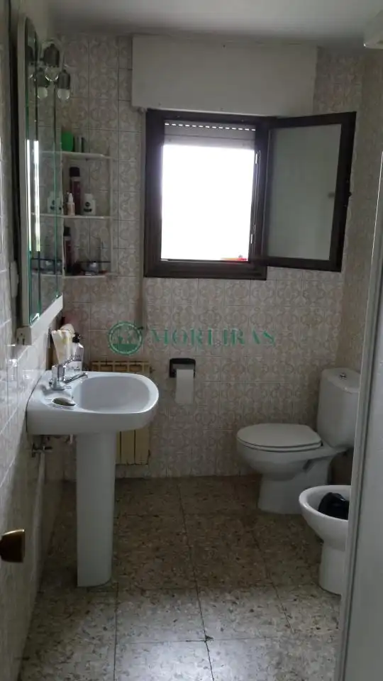Baño de Casa o chalet en venta en Ourense Capital  con Calefacción y Jardín privado