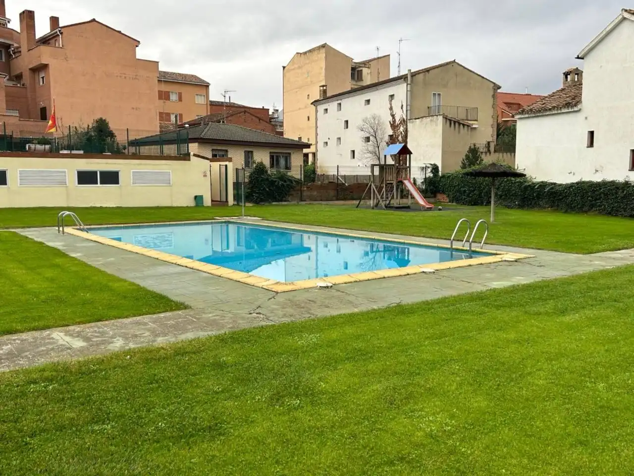 Swimming pool of Flat for sale in Villamediana de Iregua  with Furnished and Community pool