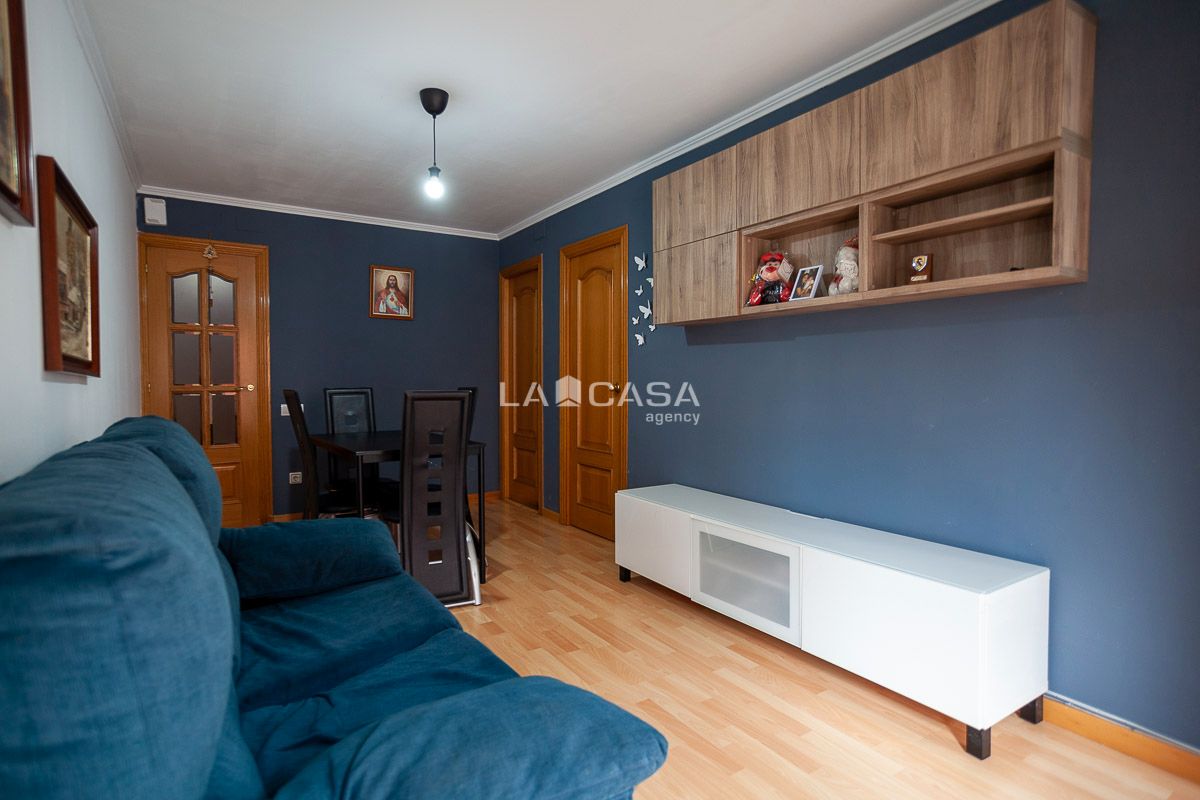Sala d'estar de Pis en venda en L'Hospitalet de Llobregat amb Balcó