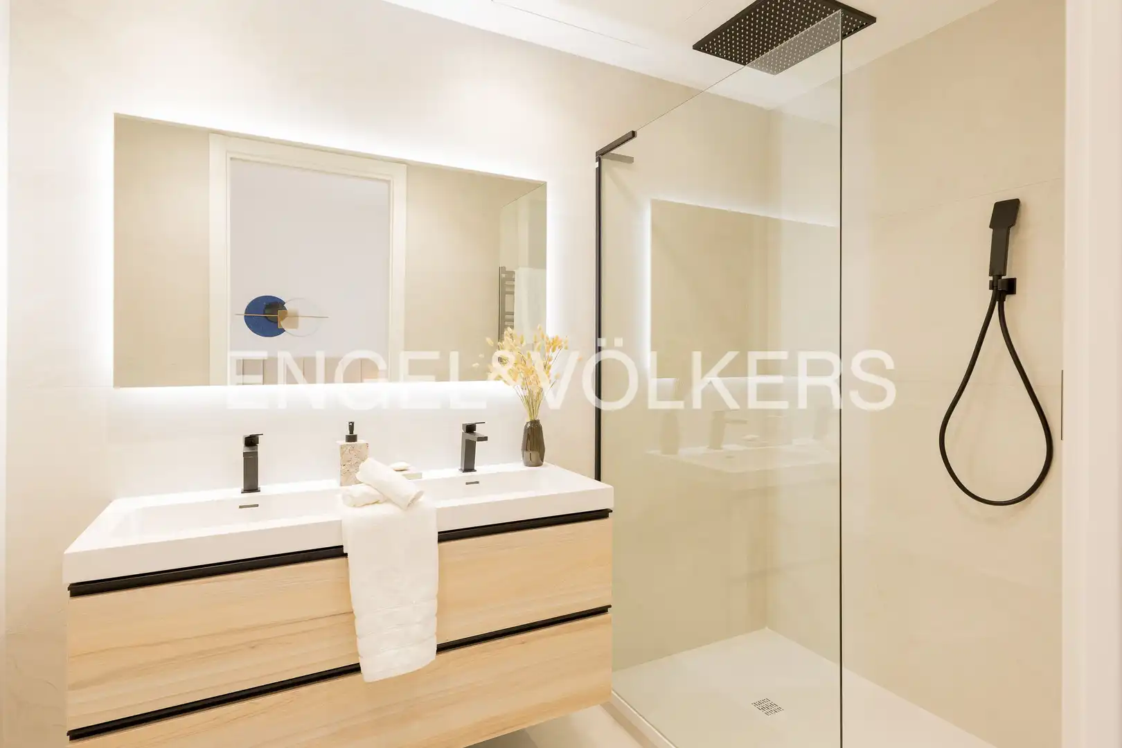 Badezimmer von Wohnung zum Verkauf in Madrid mit Klimaanlage, Heizung und Parkett