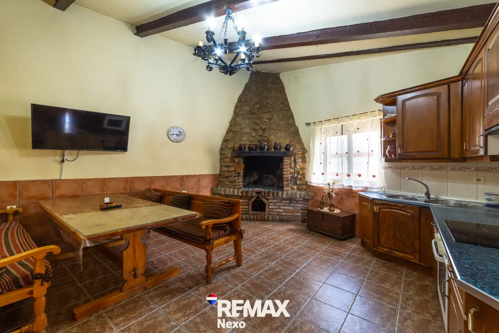 Sala d'estar de Casa adosada en venda en San Agustín del Pozo amb Jardí privat, Traster i Moblat