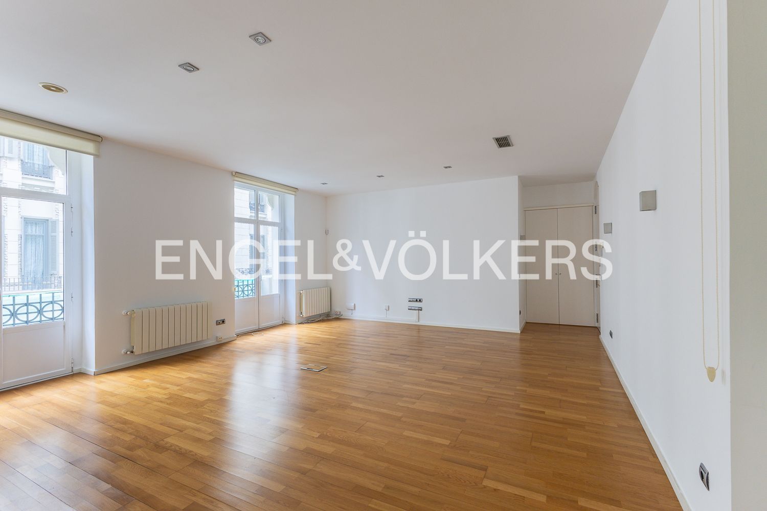 Living room of Flat for rent in  Valencia Capital  with Air Conditioner, Heating and Parquet flooring