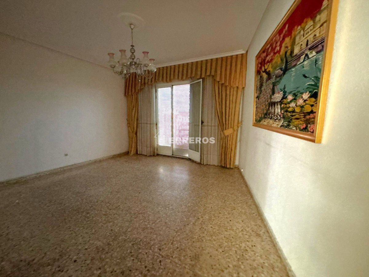 Sala d'estar de Pis en venda en  Logroño amb Calefacció i Terrassa