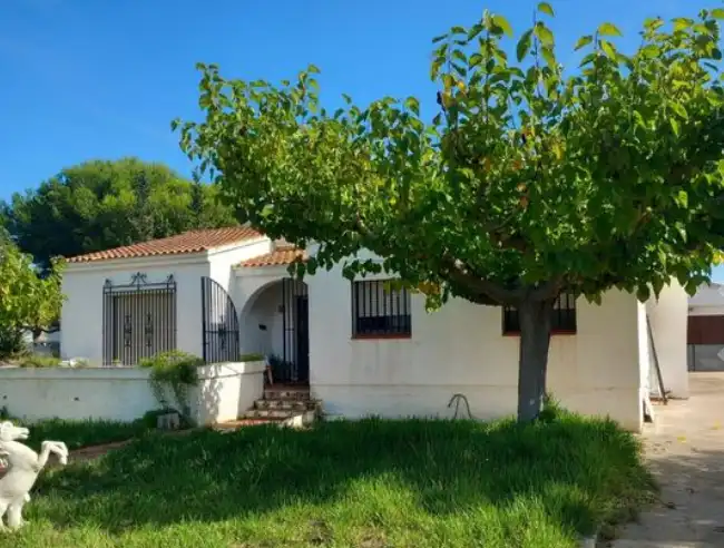 Detached house with garden for sale in Deltebre