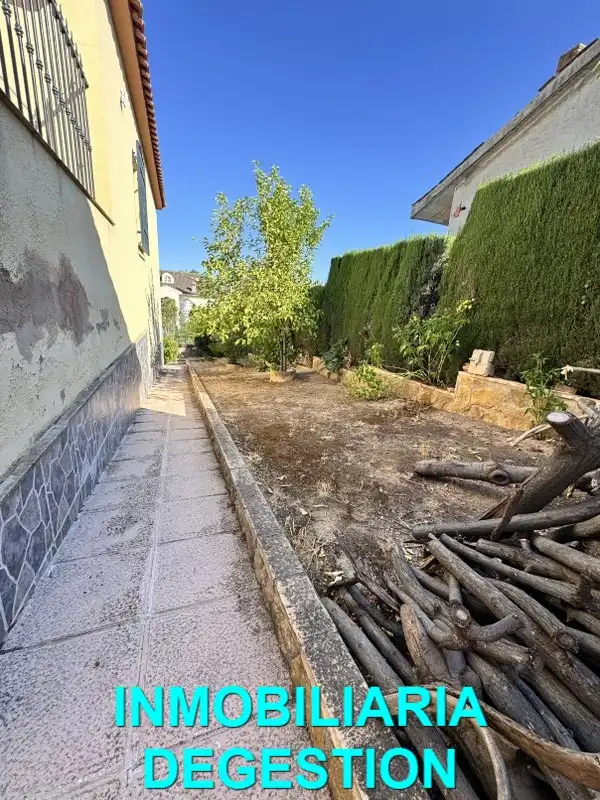 Jardí de Casa o xalet en venda en Linares amb Aire condicionat, Jardí privat i Piscina