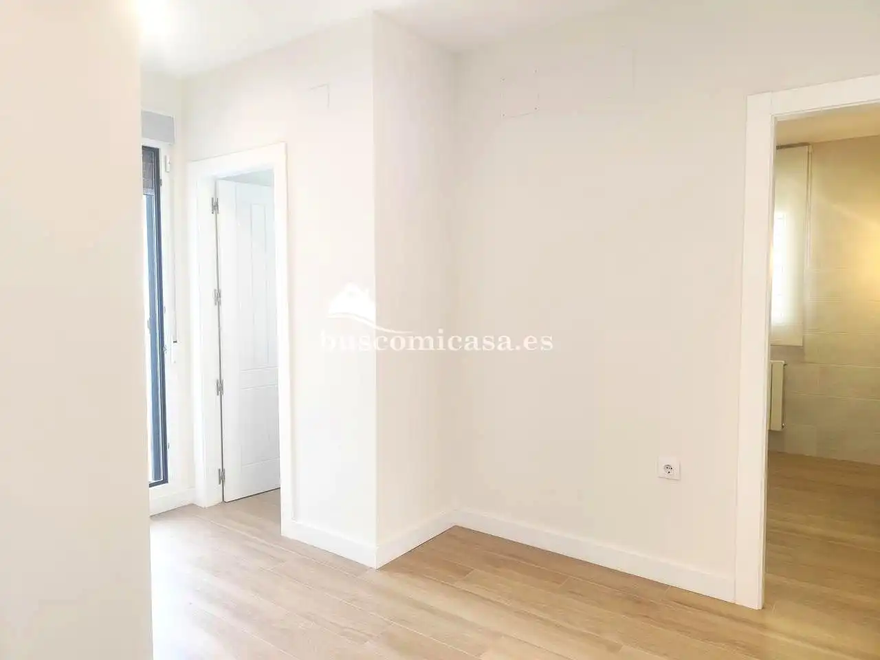 Dormitori de Casa adosada en venda en Fuerte del Rey amb Aire condicionat, Calefacció i Jardí privat