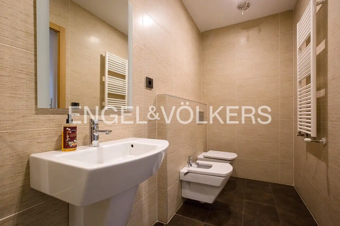 Baño de Piso de alquiler en Bilbao  con Calefacción, Amueblado y Balcón