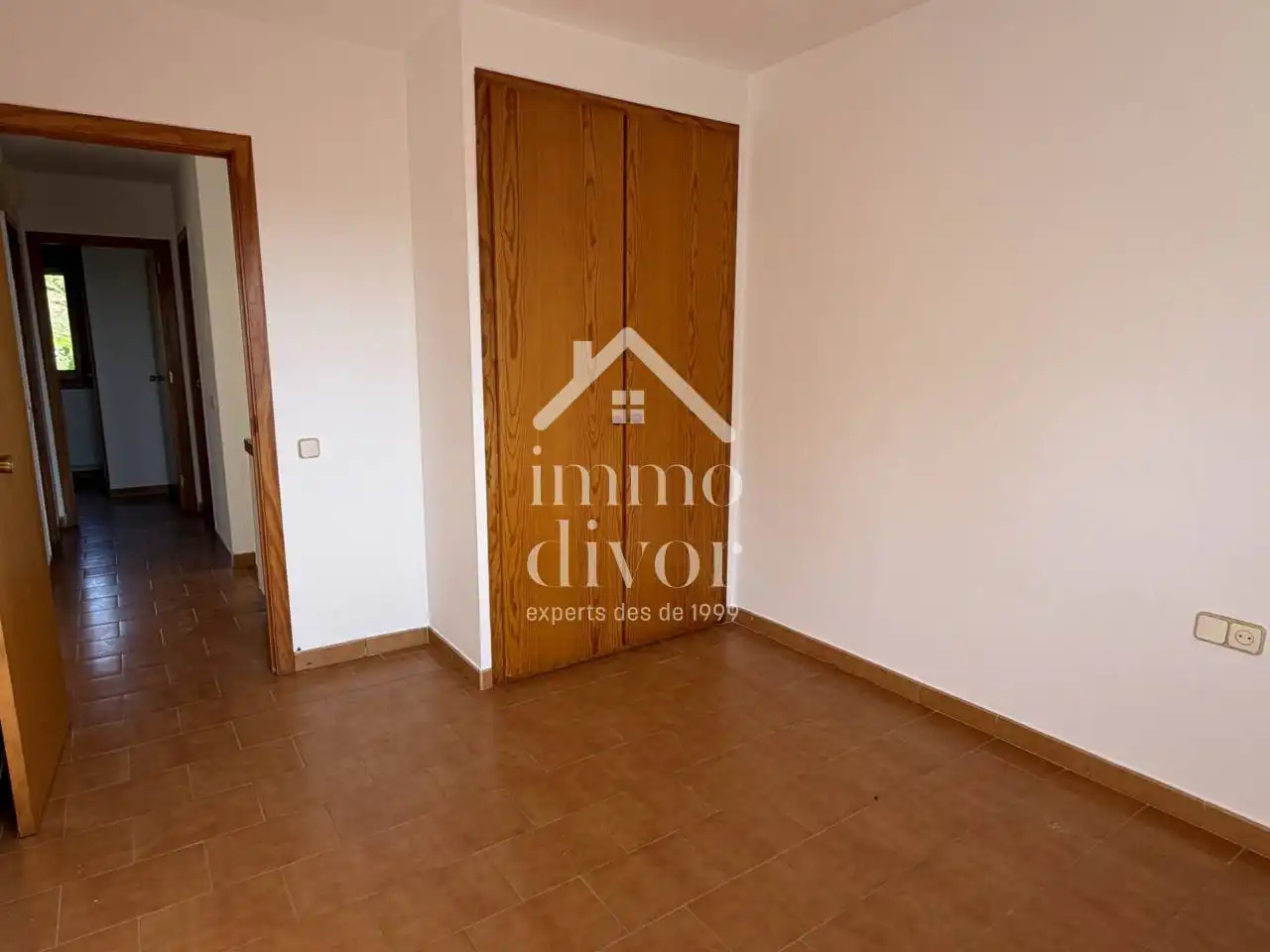 Casa aparellada amb jardí en venda a Centre, imagen 15