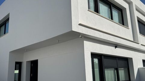 Foto 3 de Casa adosada en venta en Entrenúcleos, Dos Hermanas