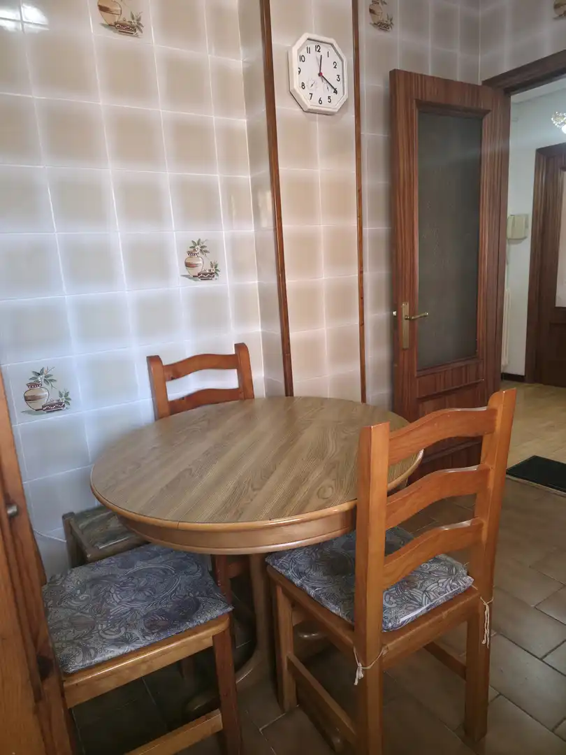 Menjador de Pis en venda en Aguilar de Campoo amb Calefacció, Parquet i Traster