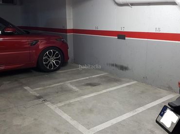 Moto de lloguer a Carrer Juan Sebastián Elcano 9