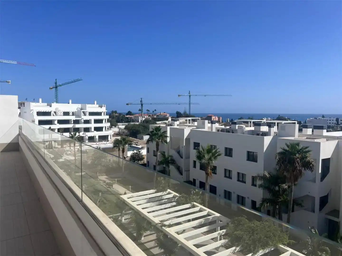 Terrasse von Wohnung zur Miete in Estepona mit Klimaanlage, Möbliert und Ofen