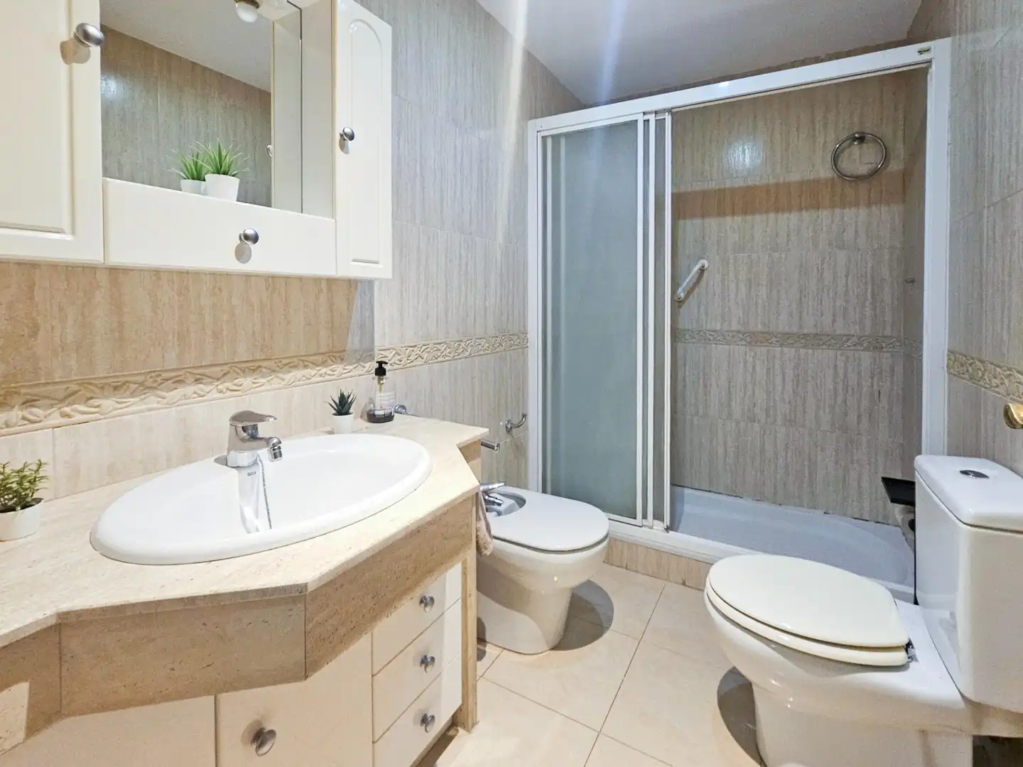 Badezimmer von Wohnung zum Verkauf in Jaén mit Klimaanlage, Heizung und Möbliert
