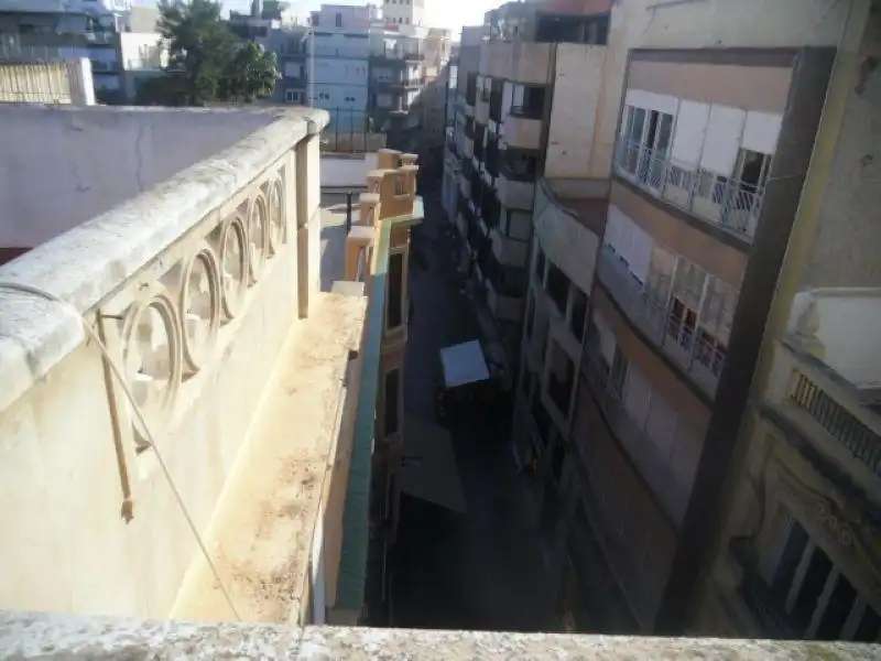 Vista exterior de Piso de alquiler en Elche / Elx con Aire acondicionado, Parquet y Trastero
