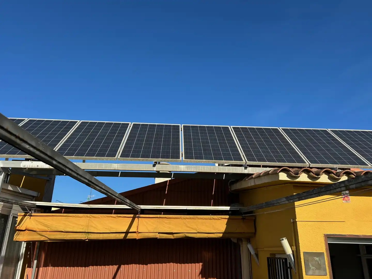 Außenansicht von Maisonette zum Verkauf in Sant Boi de Llobregat mit Klimaanlage, Heizung und Parkett
