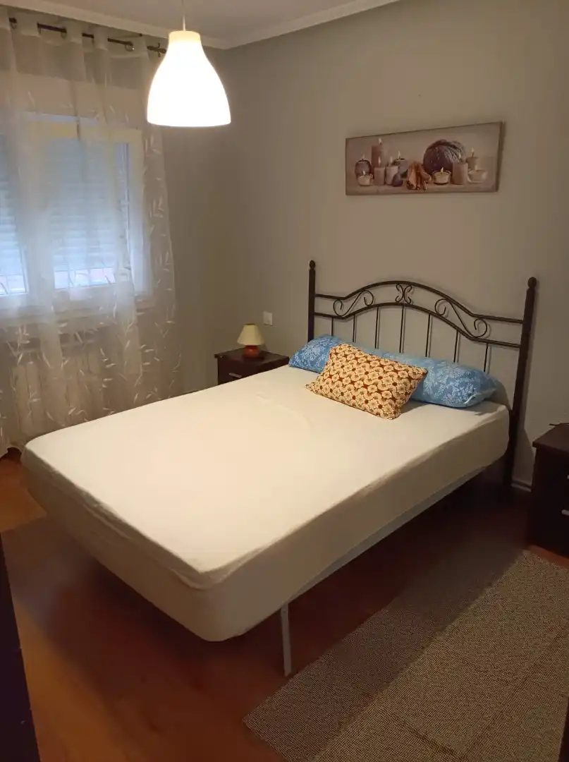 Bedroom of Flat for rent in Oviedo   with Heating, Furnished and Oven