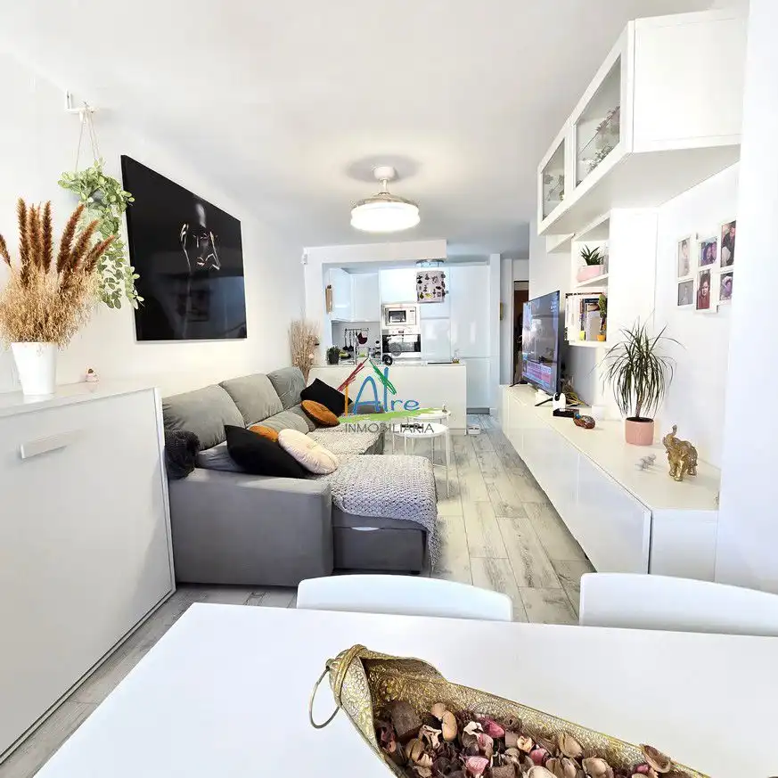 Sala d'estar de Apartament en venda en Almonte amb Aire condicionat i Moblat