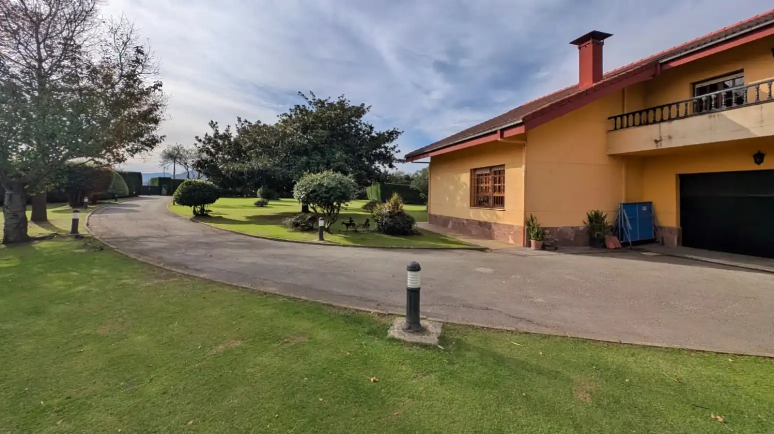 Vista exterior de Casa o chalet en venta en Marina de Cudeyo con Calefacción, Jardín privado y Parquet
