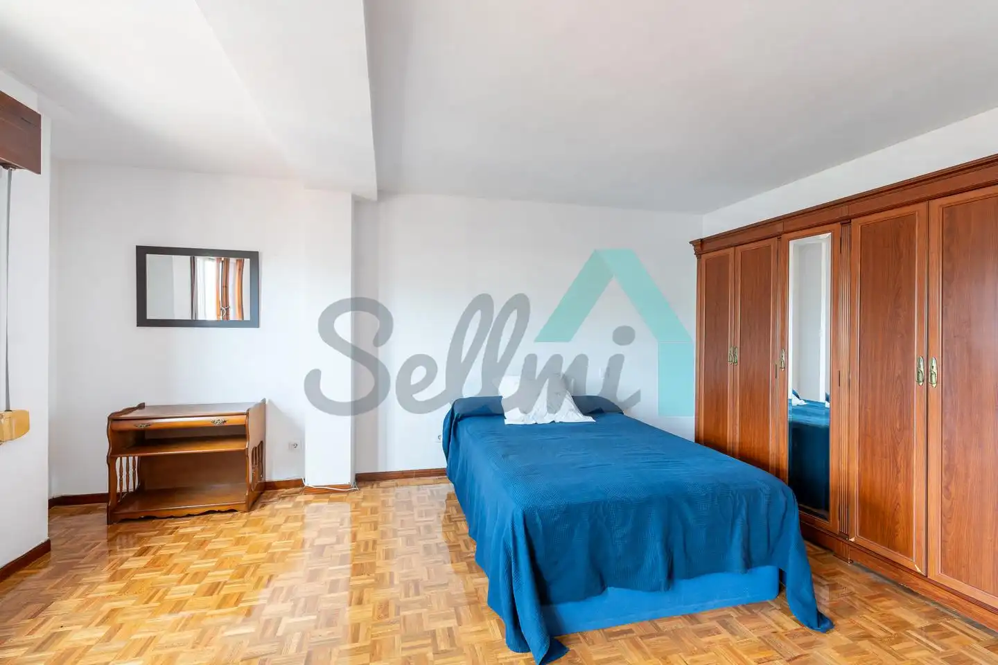 Habitación de Piso de alquiler en Oviedo  con Calefacción, Parquet y Amueblado