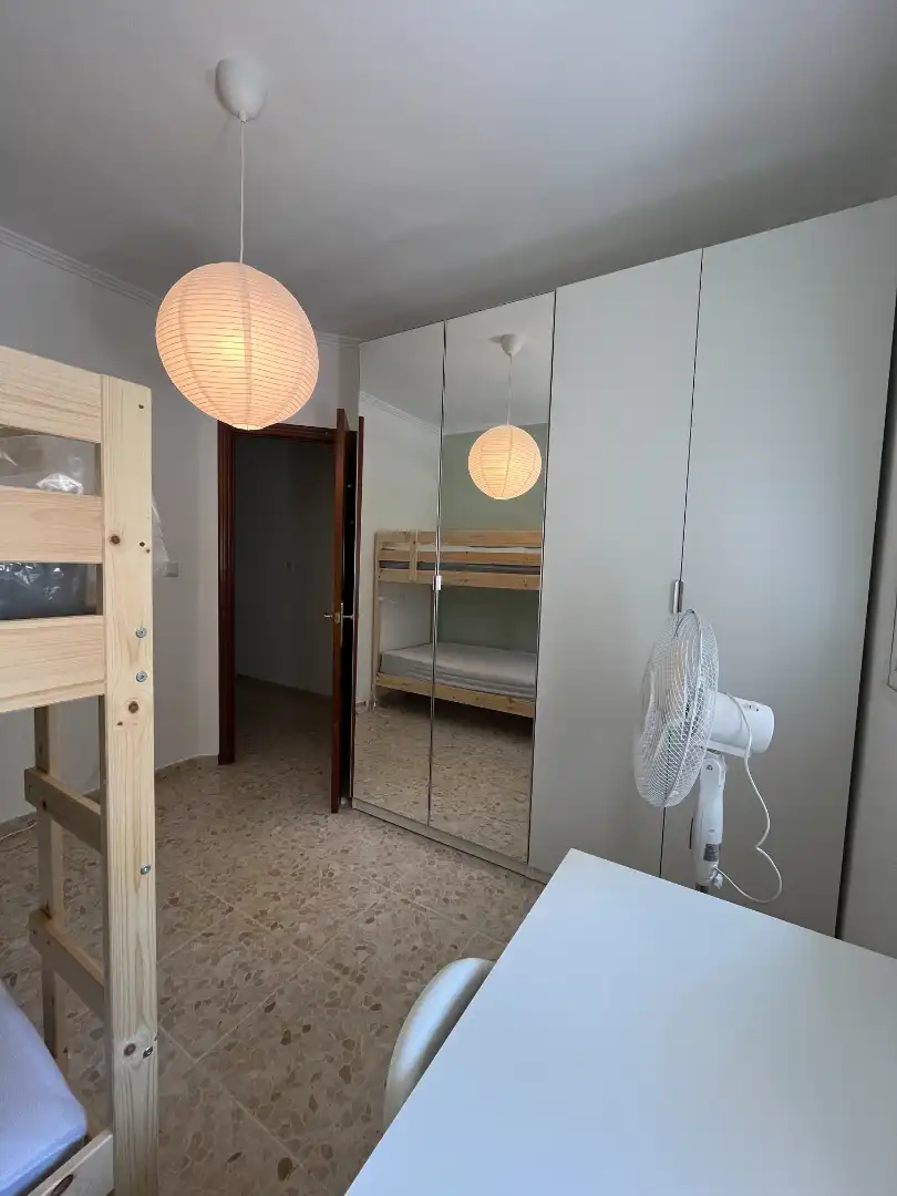 Habitación de Piso de alquiler en Salobreña con Aire acondicionado, Terraza y Amueblado