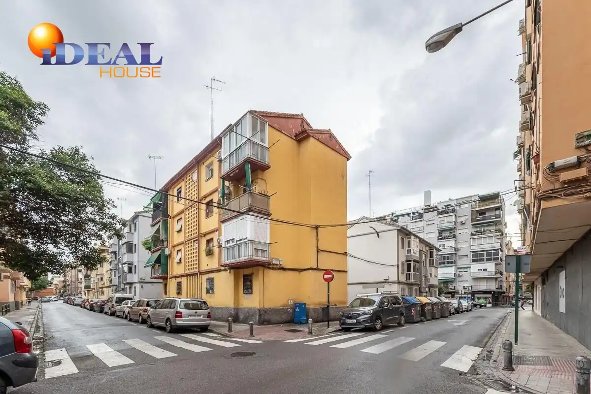 Vista exterior de Piso en venta en Granada con Terraza