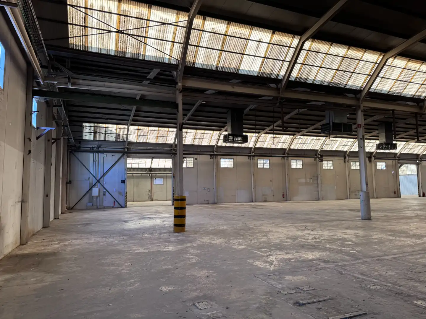 Exterior view of Industrial buildings for rent in Ceutí