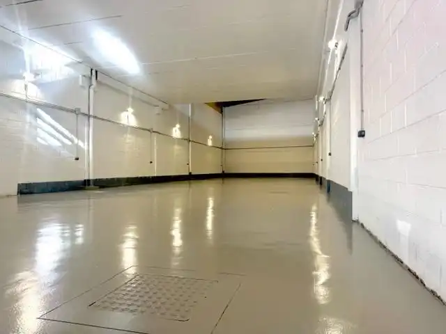 Parking de Nave industrial de alquiler en Marbella
