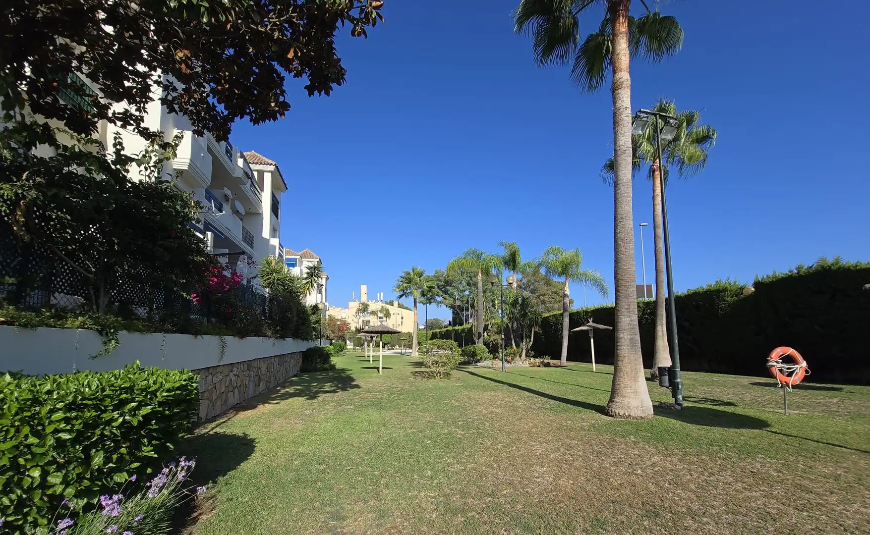Garten von Dachboden zur Miete in Marbella mit Klimaanlage, Terrasse und Möbliert