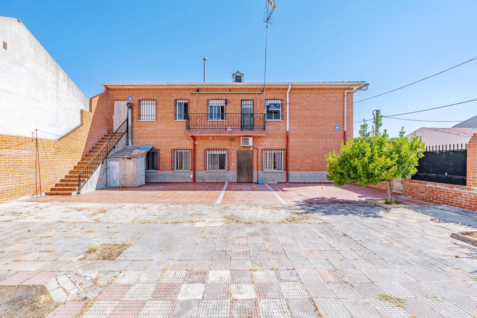 Vista exterior de Casa o xalet en venda en Chozas de Canales amb Aire condicionat, Calefacció i Traster