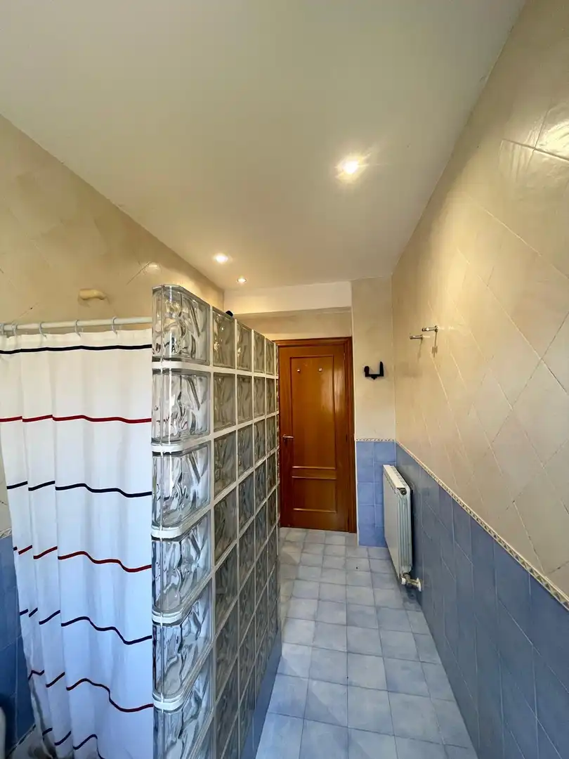 Baño de Piso en venta en Monzón con Aire acondicionado, Calefacción y Amueblado