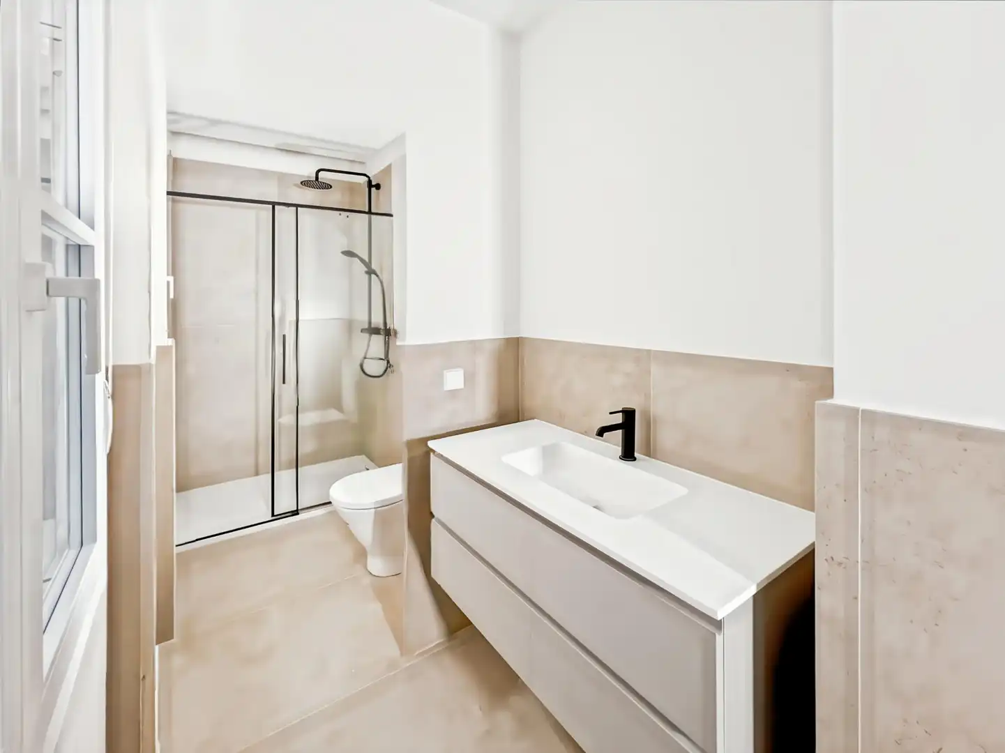 Baño de Apartamento en venta en Madrid con Calefacción y Balcón