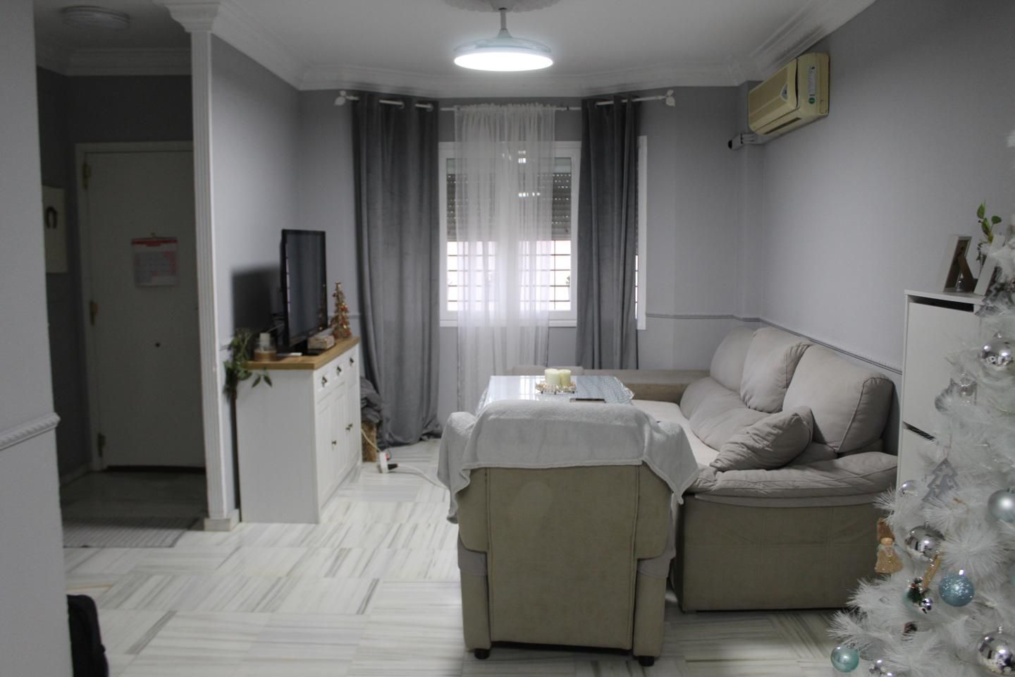 Sala d'estar de Casa o xalet en venda en Coria del Río amb Aire condicionat, Jardí privat i Terrassa