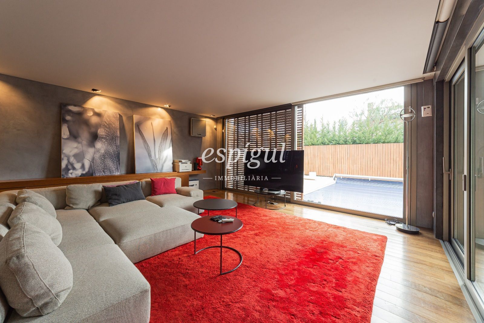 Sala d'estar de Casa o xalet en venda en Sant Cugat del Vallès amb Aire condicionat, Parquet i Terrassa