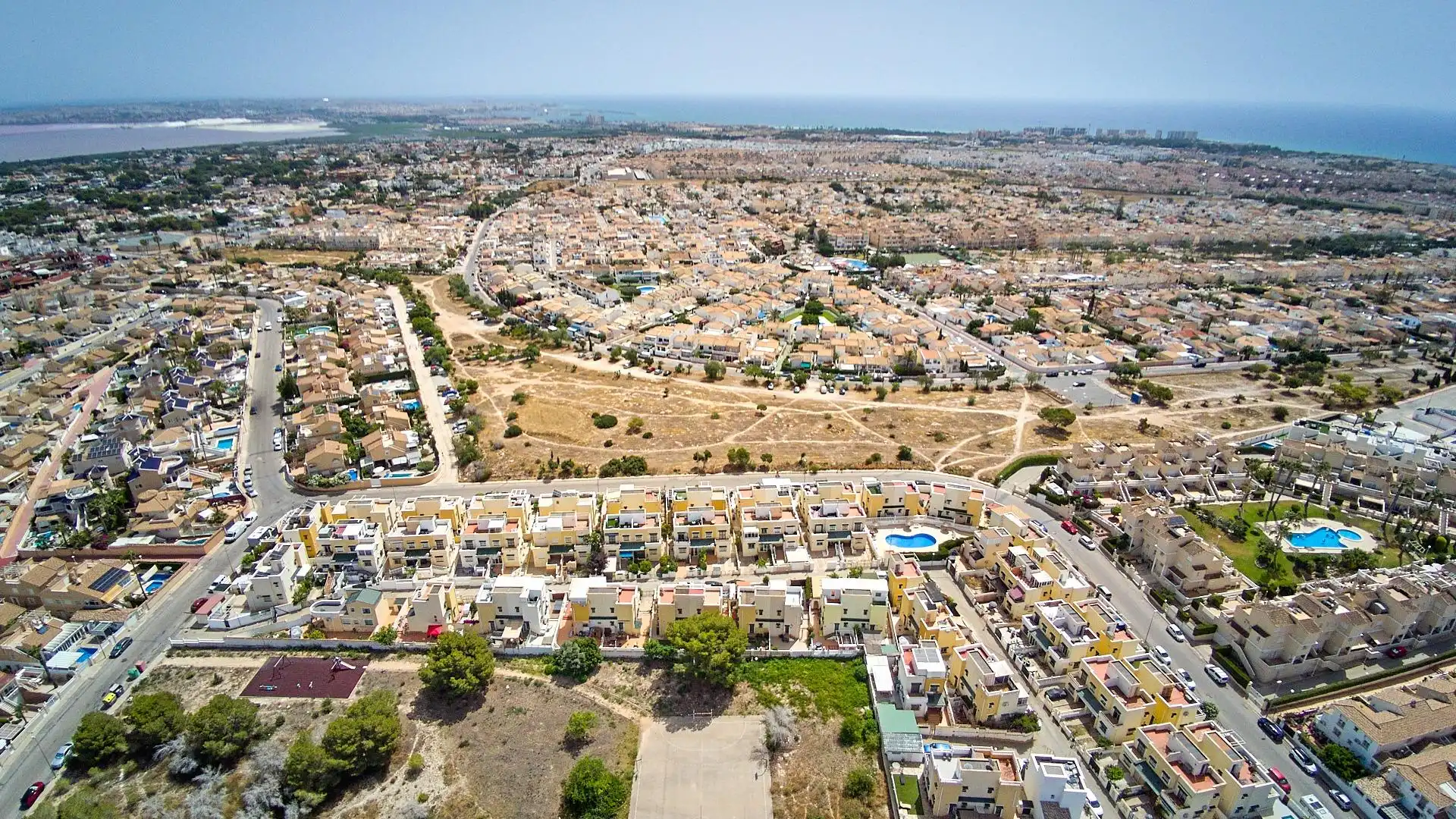 Vista exterior de Casa adosada en venta en Orihuela con Aire acondicionado, Calefacción y Jardín privado