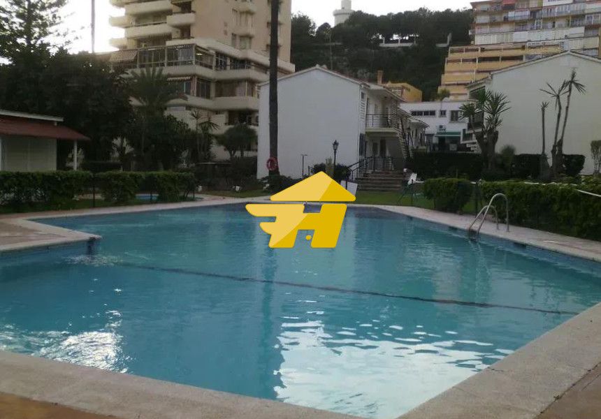 Piscina de Pis de lloguer en Torremolinos amb Aire condicionat, Jardí privat i Piscina