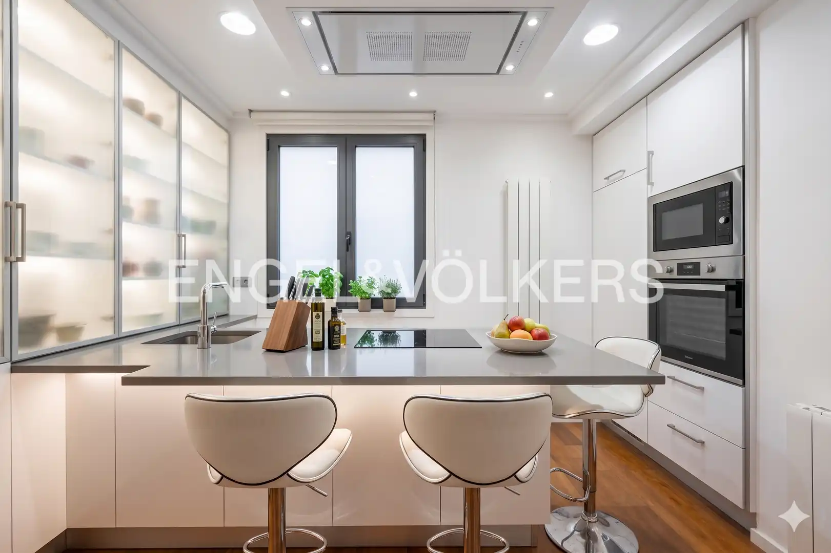 Kitchen of Flat for sale in Donostia - San Sebastián   with Heating and Balcony