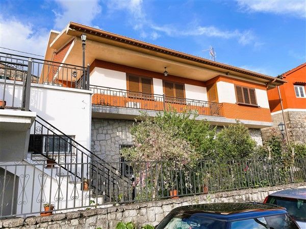 Vista exterior de Casa o xalet en venda en Crecente amb Calefacció, Jardí privat i Terrassa