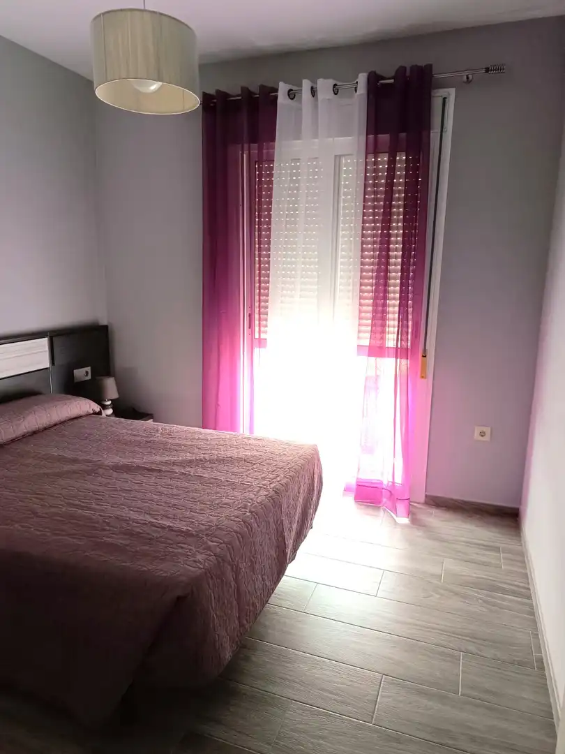 Dormitori de Casa adosada de lloguer en Cáceres amb Calefacció, Terrassa i Traster