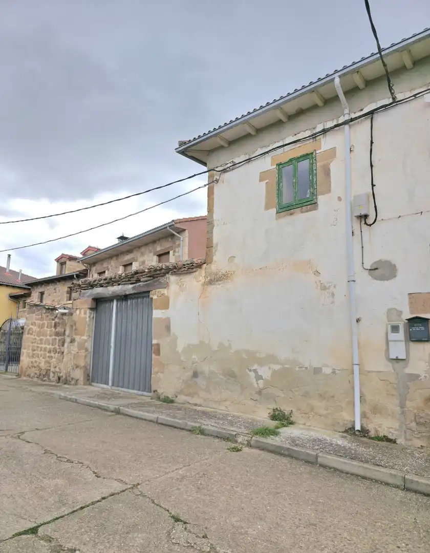 Vista exterior de Casa o chalet en venta en Barruelo de Santullán con Calefacción, Jardín privado y Trastero