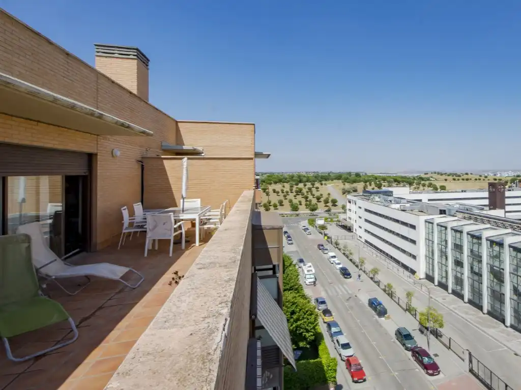 Terrassa de Pis de lloguer en Madrid amb Jardí privat, Terrassa i Piscina