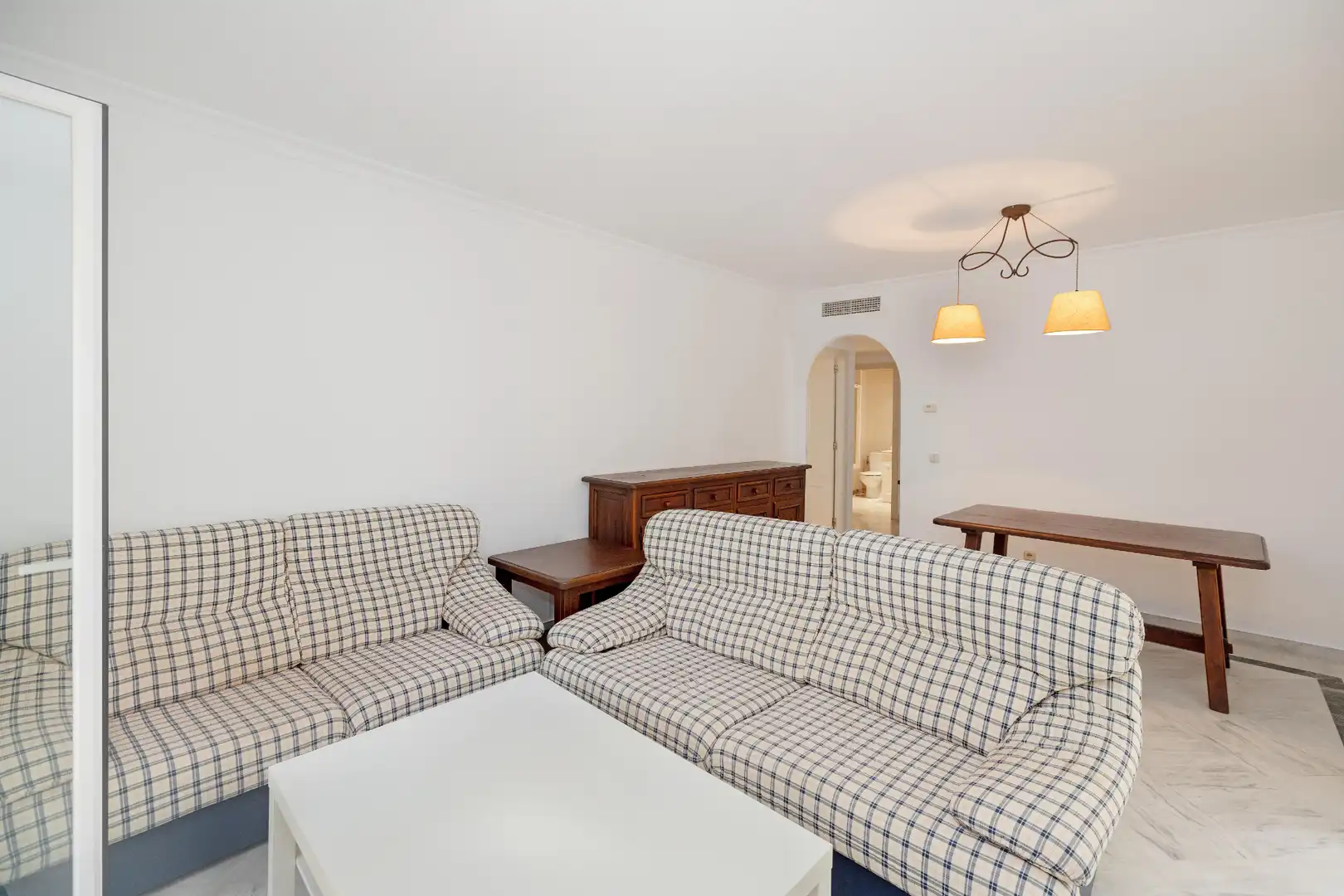 Living room of Flat for sale in Marbella  with Air Conditioner, Heating and Terrace