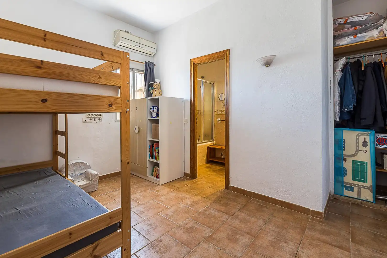 Schlafzimmer von Country house zum Verkauf in  Palma de Mallorca mit Klimaanlage, Heizung und Privatgarten