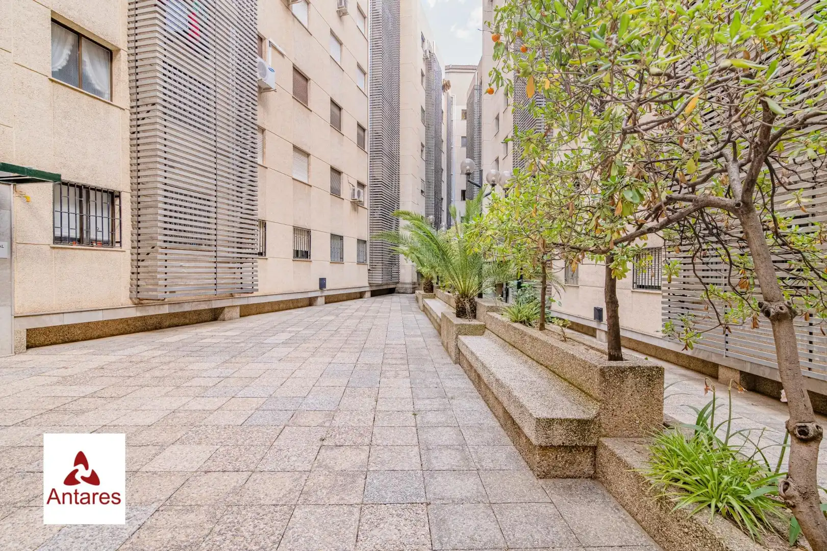 Vista exterior de Piso en venta en Granada con Calefacción y Amueblado