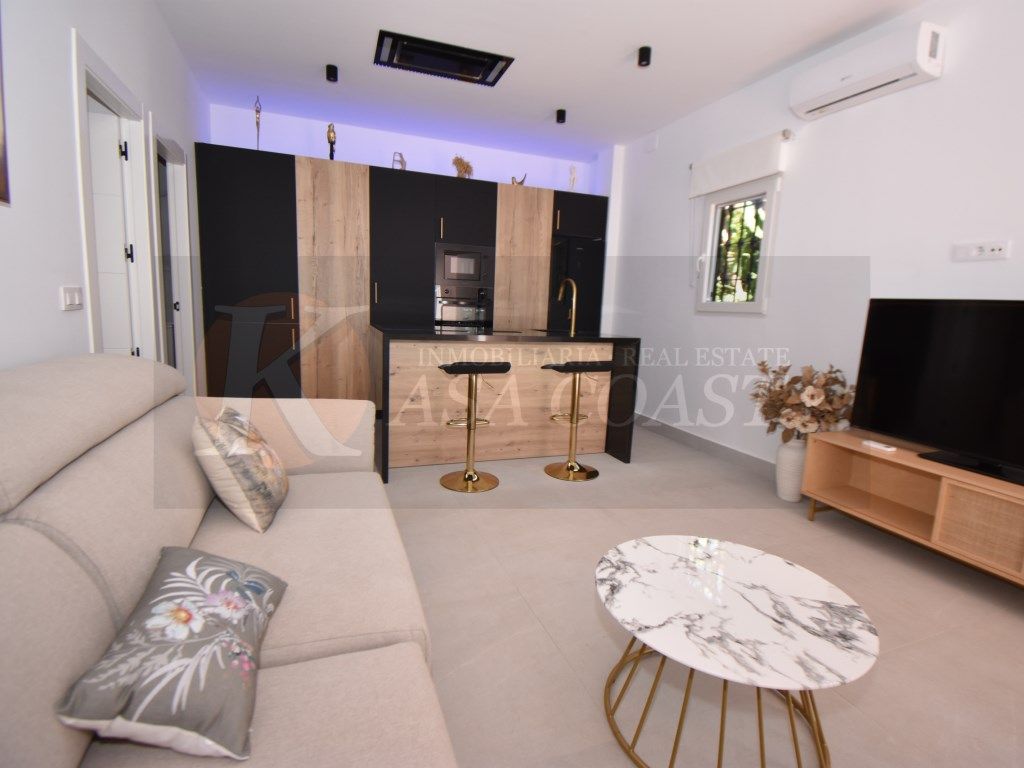 Cuina de Pis en venda en Fuengirola amb Aire condicionat, Jardí privat i Moblat