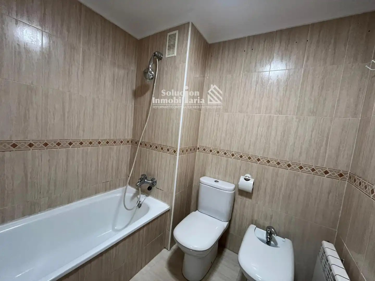 Baño de Piso en venta en Salamanca con Calefacción, Terraza y Amueblado