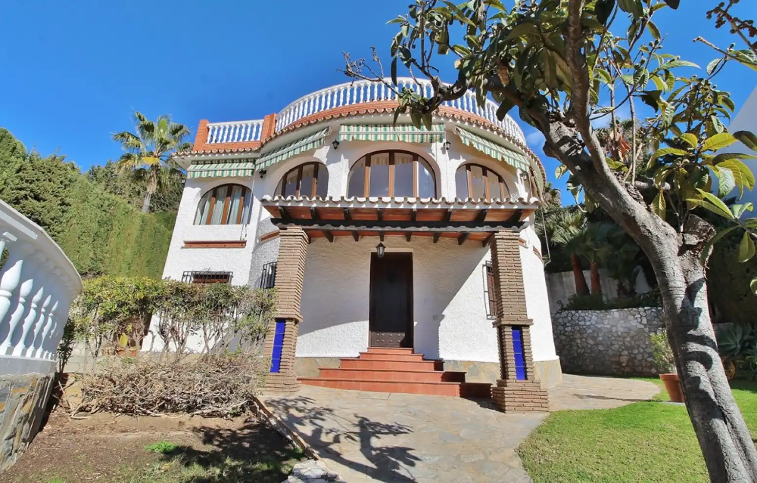 Vista exterior de Casa o xalet en venda en Rincón de la Victoria amb Aire condicionat, Jardí privat i Terrassa