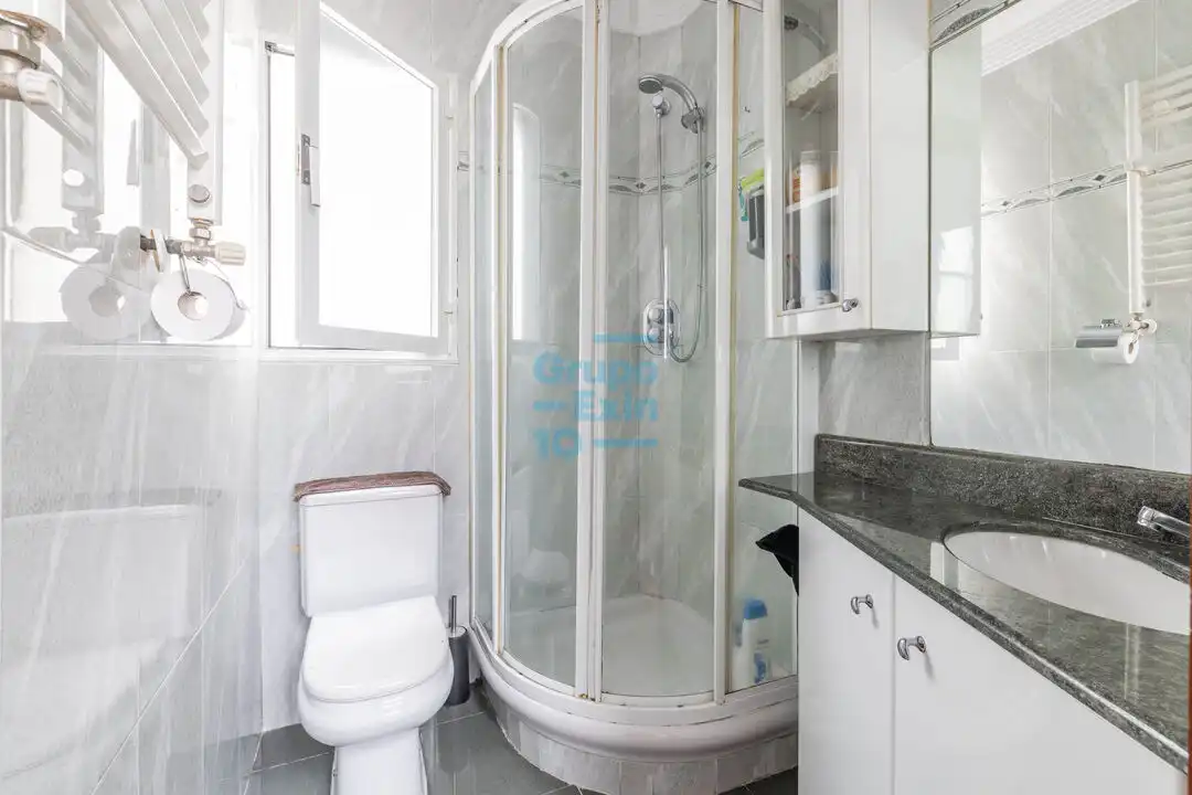 Baño de Piso en venta en Donostia - San Sebastián  con Calefacción y Balcón