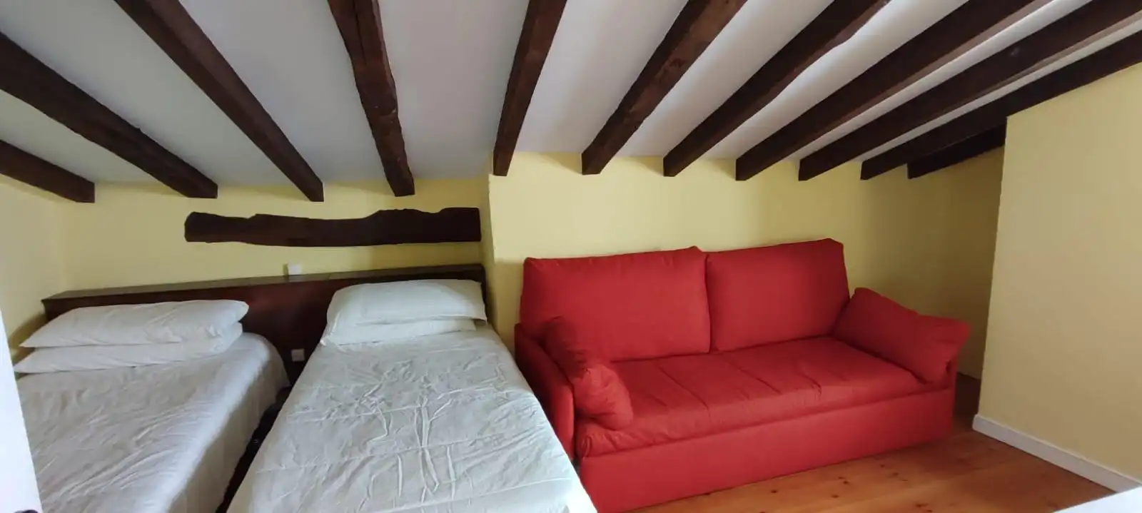 Dormitori de Àtic en venda en Santillana del Mar amb Calefacció, Terrassa i Balcó